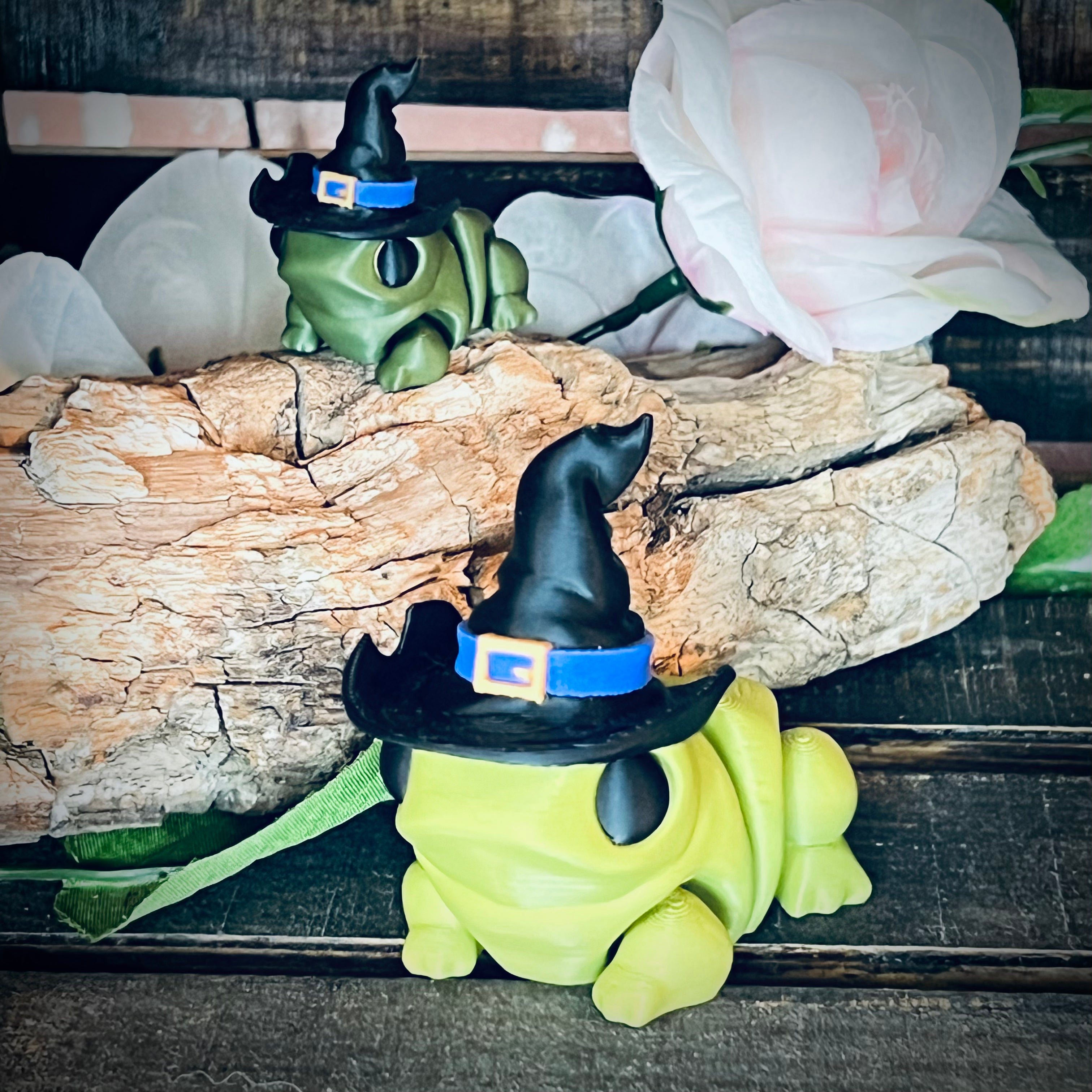 Witchy Hat Frog - 3d Printed Articulated Figurine Halloween Plastic Ornament