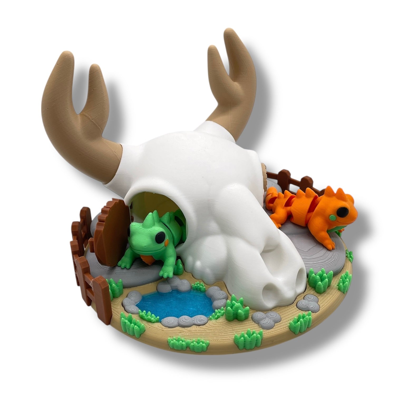 Koza's Adorable Iguana Cow Skull House with Exclusive Iguana - 3D Printed Decor